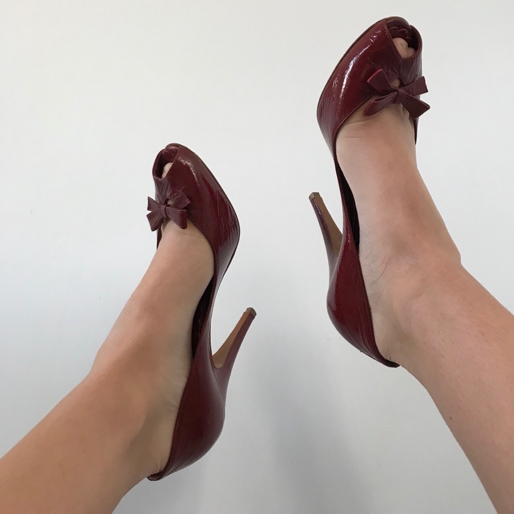 Adorable vintage red Moschino heels with bow